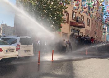 Li Amedê polîsên Tirk ên dagirker êrîşî Nobeta Demokrasiyê kirin: 20 kes binçavkirin