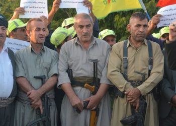 Pêşmergeyên Dêrîn bi çekên xwe peyam dan dewleta Tirk