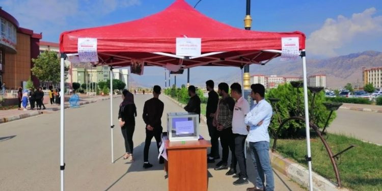 Xwendekarên zanîngehê ji bo Rojava alîkarî kom dikin