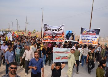 Şêniyên Bakur û Rojhilatê Sûriyê li ber bargeha Koalîsyona Navdewletî çalakiya protestoyê li dar xistin