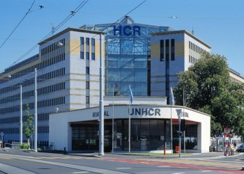 Ciwanekî Kurd li Cenevrê bedena xwe da ber agir