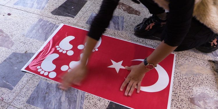 Ji Ciwanên Başûr li dijî dagirkerî û faşîzma tirk, çalakiya ‘Pêl ala Tirkiye bike’