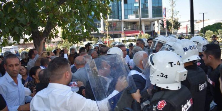 14 kesên li Stenbolê hatibûn binçavkirin hatin berdan