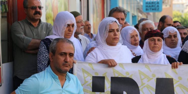 Li Amedê berxwedana dijî qeyûman ket roja 44’an: ‘Heke em bibin yek dê teqez bi serkevin’