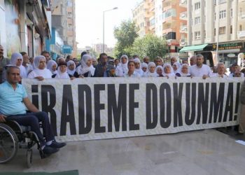 Li Amedê berxwedana dijî qeyûman ket roja 44’an: ‘Heke em bibin yek dê teqez bi serkevin’