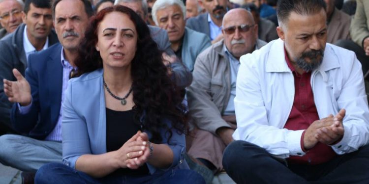 Çalakiya li dijî qeyûman li Wanê: “Desthilat diçin, gel dimînin”