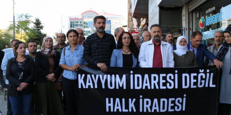 Çalakiya li dijî qeyûman li Wanê: “Desthilat diçin, gel dimînin”