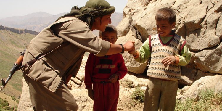 Ji Pênûsa Gerîla – Wî jiyana xwe kir qelena jiyanekî!