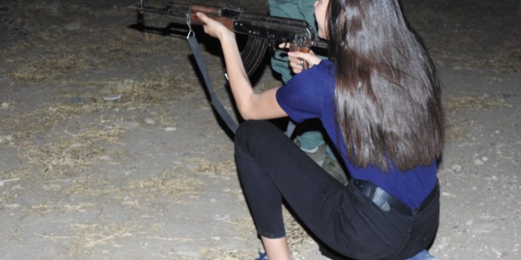 Li Dêrikê Perwerdeya Xweparastinê ya Jinên Ciwan hate lidar xistin!