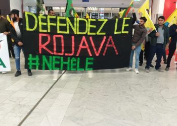 Ji ciwanên Kurd li balafirgeha Nîcê çalakiya serkêşiya şarwerî