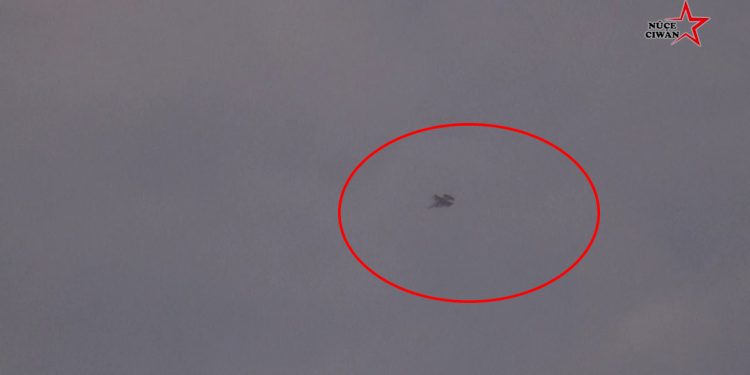 Balafirên şer ên dewleta tirk a dagirker li ser ezmanê Qamişlo digere