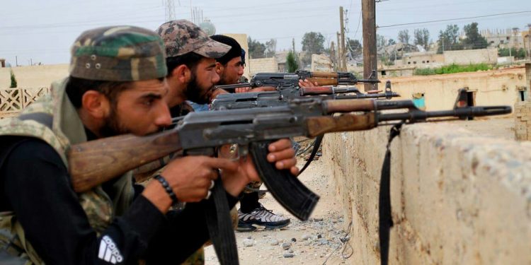 Artêşa Tirk gundê Eseliye topbaran dike, li xeta El-Sacûrê jî 45 çete hatin kuştin