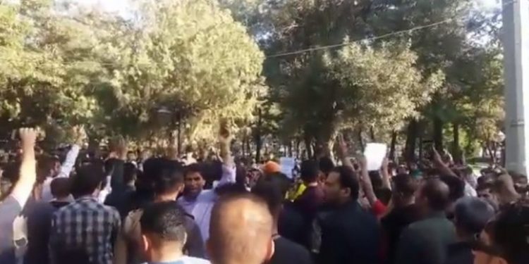 Ji bo piştgiriya Rojava gelê Merîwanê jî li kolanan bû