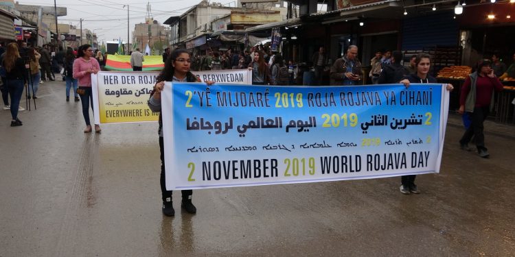 Bi hezaran gelê Qamişlo daketin qadan: ‘Her der Rojava, her der berxwedan e’
