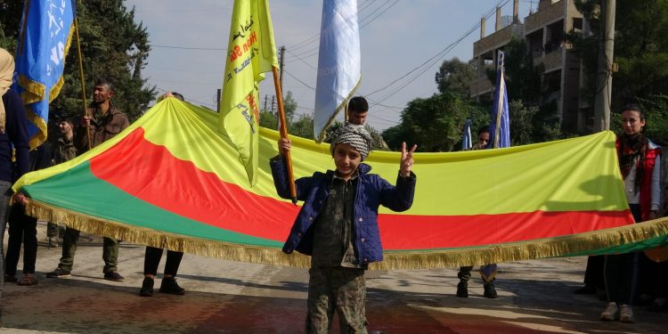 Bi hezaran gelê Qamişlo daketin qadan: ‘Her der Rojava, her der berxwedan e’