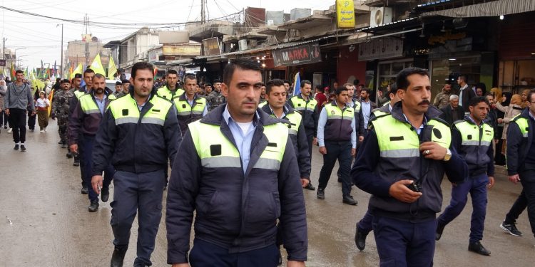 Bi hezaran gelê Qamişlo daketin qadan: ‘Her der Rojava, her der berxwedan e’