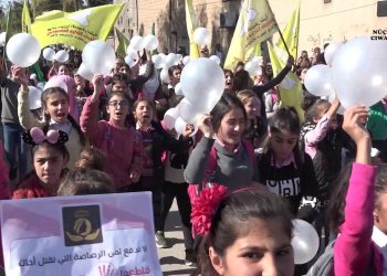 Bi hezaran Şagirt û Mamosteyên Qamişlo li dijî dagirkeriyê berxwedana QSD’ê silav kirin