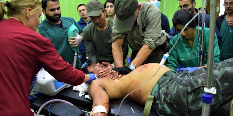 Di êrişa dewleta Tirk de endamekî ‘Bijîşkên Sînornenasê Amerikî’ jiyana xwe ji dest da