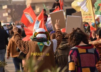 Gelê Rojava ji bo piştgiriya QSD’ê li ser piyan bûn