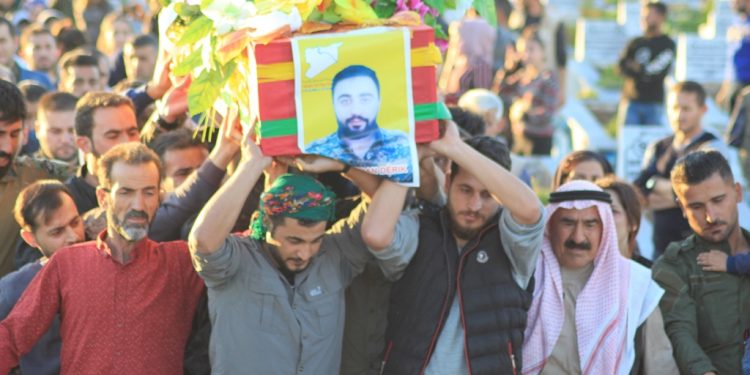 Li Dêrikê 14 şehîdên Berxwedana Cenga Rojava hatin oxirkirin