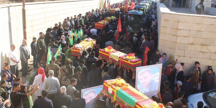 Li Dêrikê 14 şehîdên Berxwedana Cenga Rojava hatin oxirkirin