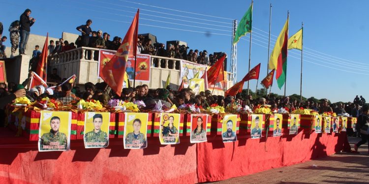 Li Dêrikê 14 şehîdên Berxwedana Cenga Rojava hatin oxirkirin