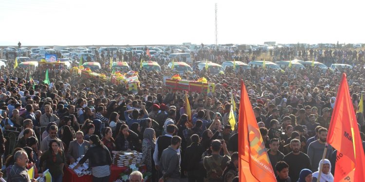 Li Dêrikê 14 şehîdên Berxwedana Cenga Rojava hatin oxirkirin
