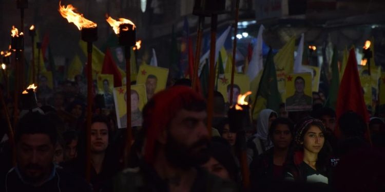 Bi sedan Ciwanên Qamişlo ‘Berxwedana Cenga Rojava’ silav kirin