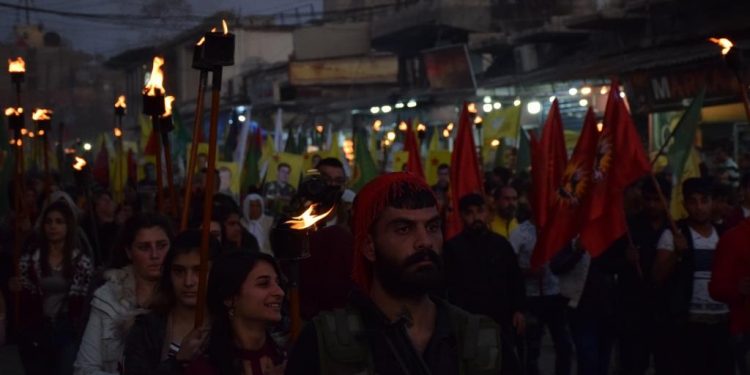 Bi sedan Ciwanên Qamişlo ‘Berxwedana Cenga Rojava’ silav kirin