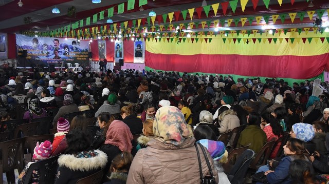 Bi hezaran şêniyên Helebê salvegera damezrandina PKK`ê pîroz kirin