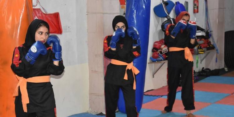 Jinên Ciwan ên Germiyan xwe fêrî hunera parastinê dikin!