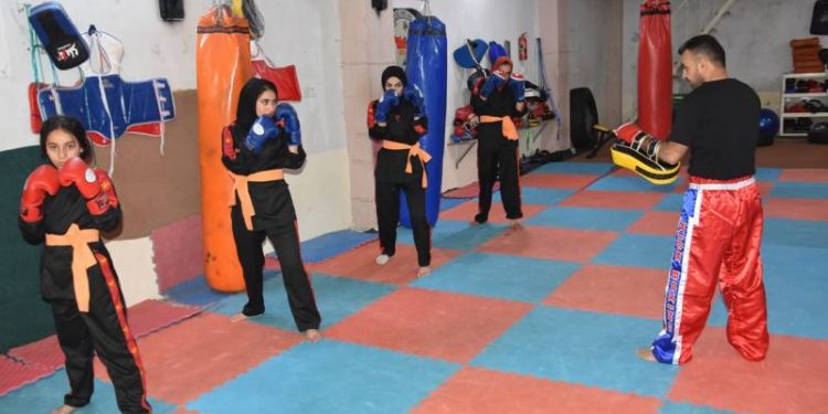 Jinên Ciwan ên Germiyan xwe fêrî hunera parastinê dikin!