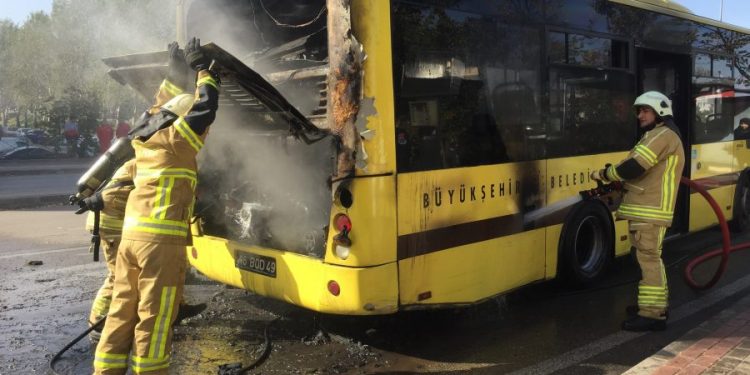 Înîsyatîfa Zarokên Agir li dijî dagirkeriyê li Bursayê çalakî kir