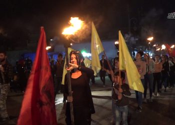 Ciwanên Şoreşger li Amûdê bi meşa meşaleyî berxwedanê silav kir