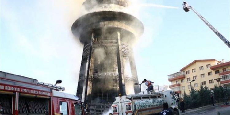 Milîsên HBDH’ê yatek luks û navenda Alî Kûşçû şewitandin