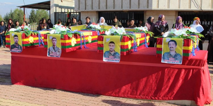Li Dêrikê 4 şehîdên Berxwedana Cenga Rojava hatin oxir kirin