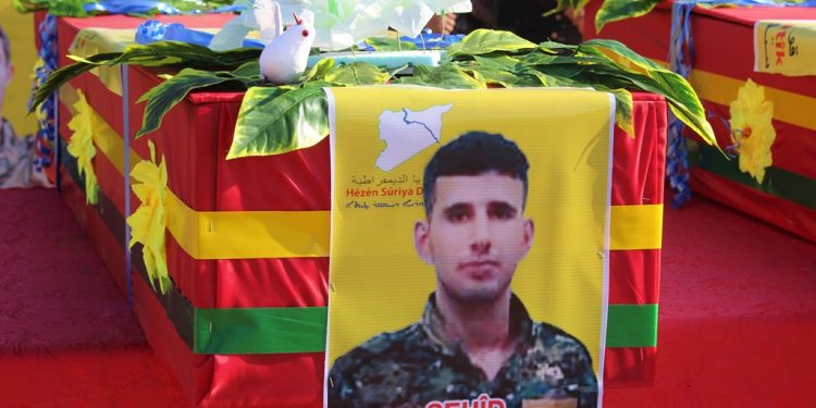 Li Dêrikê 4 şehîdên Berxwedana Cenga Rojava hatin oxir kirin