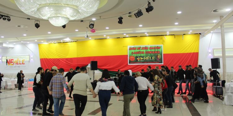 Li Kolnê ji bo ciwanan konser: Em nahêlin Rojava bê dagir kirin