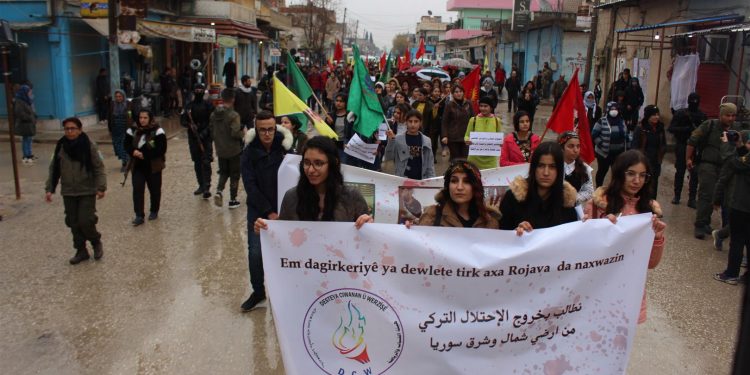 Ciwanên Amûdê bi meşekê piştgirî dan YPJ û YPG‘ê