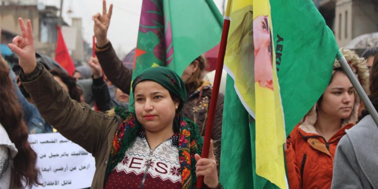 Ciwanên Amûdê bi meşekê piştgirî dan YPJ û YPG‘ê