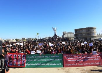 Mamoste û xwendekarên Kobanê li dijî sûcên dewleta Tirk a dagirker meşiyan