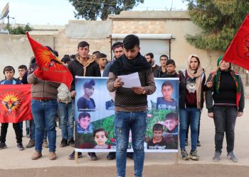 Ciwanên Efrînê Komkujiya li Til Rifatê şermezar kirin