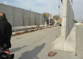 ​​​​​​​Artêşa dagirker dîwaran li derdora nuqteyên çeteyên xwe yên li Girê Spî datîne