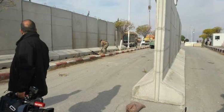 ​​​​​​​Artêşa dagirker dîwaran li derdora nuqteyên çeteyên xwe yên li Girê Spî datîne