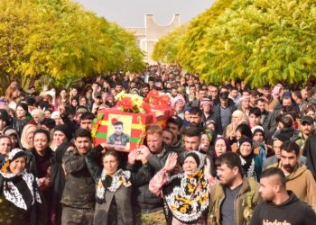 Şehîdê Berxwedana Cenga Rojava bi sloganan hate veşartin