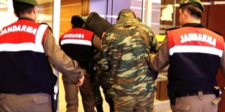 4 leşkerên Tirk ku bazirganiya tiryakê dikirin, hatin girtin!