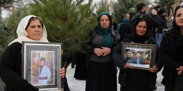 Şehîdên Roboskî di salvegera 8. de li ser gora xwe hatin bi bîr anîn