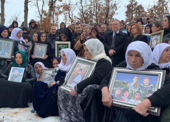 Rûniştina doza Roboskîyiyan hate kirin