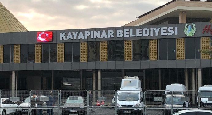 Zarokên serokê AKP’ê bêyî ku biçin kar meaş digirin!