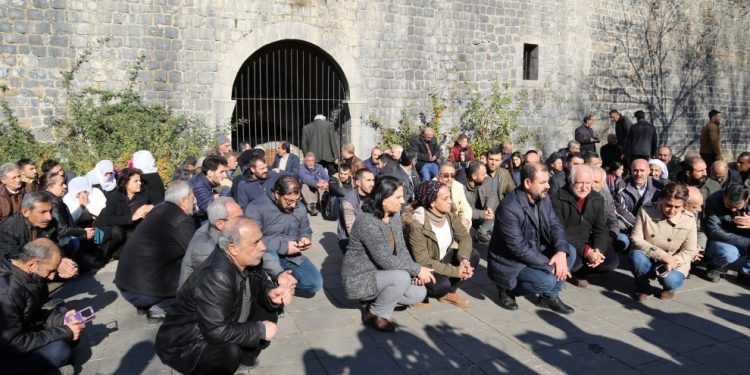 Li Sûrê desteserkirina qeyûman hate protestokirin